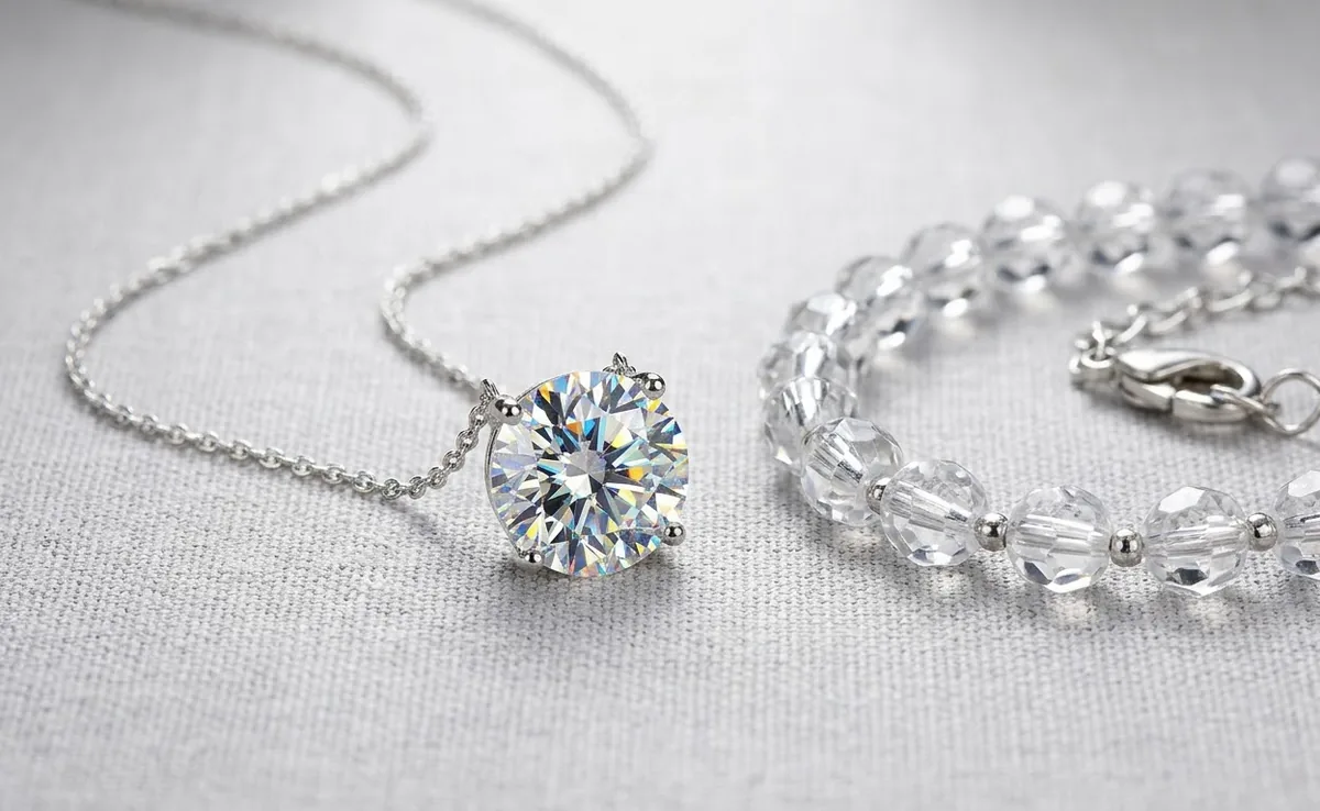 Jewellery Gift for Girlfriend: Is a Necklace a Good Gift?